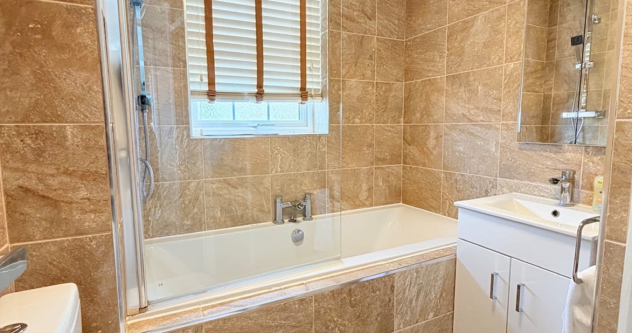 Luton property interior - photo 14